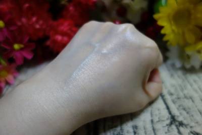 AVIVA深度保溼乳液紫羅蘭+AVIVA完美多元金量霜，飽水潤澤夢幻組合，給肌膚柔嫩膚觸，輕鬆養成水潤光澤肌