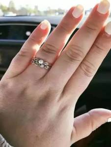 他只花130元給女友買戒指，被店員鄙視，沒想到結果變這樣！