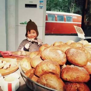 辭掉11年公務員，只為給女兒親手烤麵包，她卻收穫了最富足的幸福