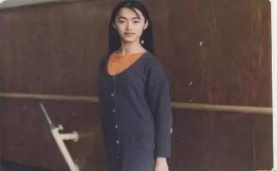 10年前她在肯德基刷廁所，10年後她代表中國冒着槍林彈雨去阿富汗慰問難民，這個「醜女」現在卻是一位大美女