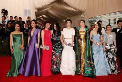 楊冪劉雯齊上陣，今年的時尚奧斯卡女星們為了美都穿得不符合主題？