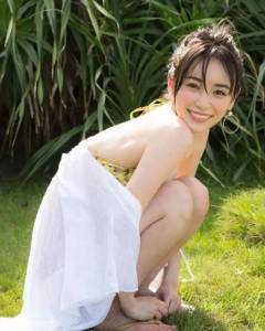 比起年輕貌美的混血女麻豆，日本這個30歲知性小姐姐才是性感與可愛並存！美妝穿搭都少不了她！