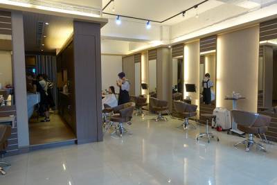 蘆洲美髮推薦-Jie hair salon，專業頭皮養護，讓頭皮放鬆 毛囊好清爽，告別油頭味 養出漂亮好髮質