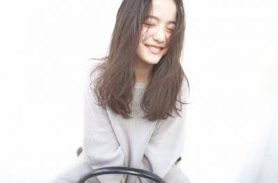 憑藉逆天顏值，日本這位14歲混血小蘿莉迅速走紅，她的笑容能甜炸你！