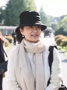 年輕時美得驚為天人，63歲依舊儀態翩翩，這位終極女神為啥美得這麼高級