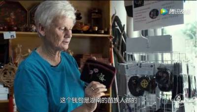 72歲的英國老奶奶，在中國開了間愛的雜貨鋪，幫助了600多個窮困手藝人