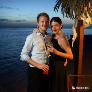 因為愛老婆，婚後索性跟了老婆的姓氏！這小哥的寵妻模式，也真是很甜了啊