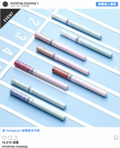 韓國限定就是吸睛！Innisfree x FILA聯名彩妝，經典紅藍條紋眼影蜜 唇釉，夏日運動女孩必備...