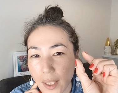 日本美容師3步驟「小臉按摩」技巧！3分鐘按壓消水腫 泡泡眼，臉部輪廓小一圈馬上有感