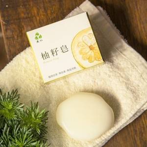 爛背拋光 顆粒感掰！PTT熱議「養膚肥皂 沐浴乳」推薦，高CP值 皮膚越洗越嫩亮