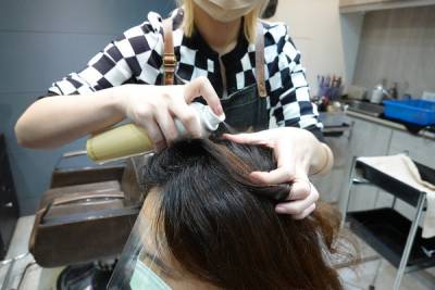 台北中山區FIN Hair Salon染髮，技術好 服務好 氣氛讚的中山站美髮，免費點心 飲料 調酒招待且有專業攝影棚的中山區網路人氣髮廊