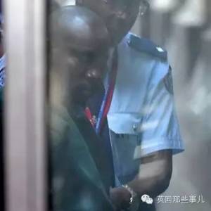 這個丈夫的妻子被一群殺手暗殺...結果早已被幹掉的妻子竟然出現在自己的葬禮上！她對丈夫說出「一句話」當地居民都被嚇壞了！