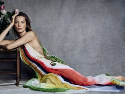 國際頂尖超模Daria Werbowy獨樹一幟的超模風格，抗拒成為名人！她說：「這件事」才是最重要的