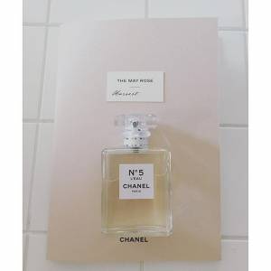 全新CHANEL N°5 L’EAU藏著少女魂的香氣